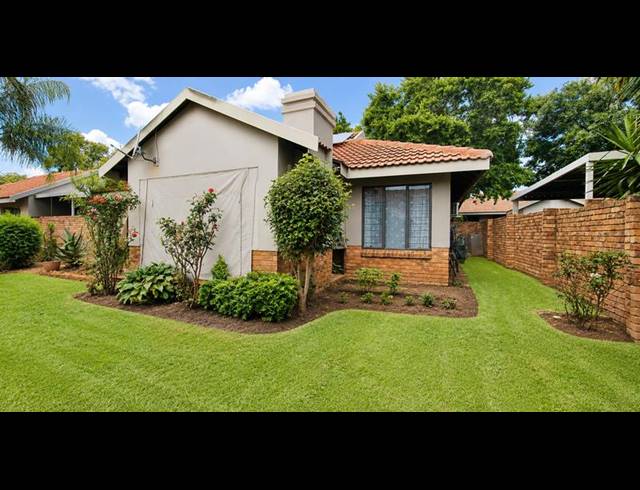 2 BEDROOM TOWNHOUSE FOR SALE IN AMBERFIELD